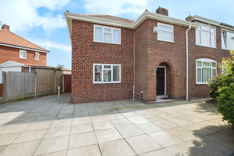4 bedroom semi-detached house