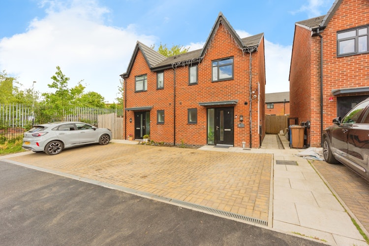2 bedroom semi-detached house