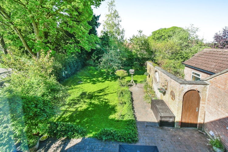 4 bedroom detached house