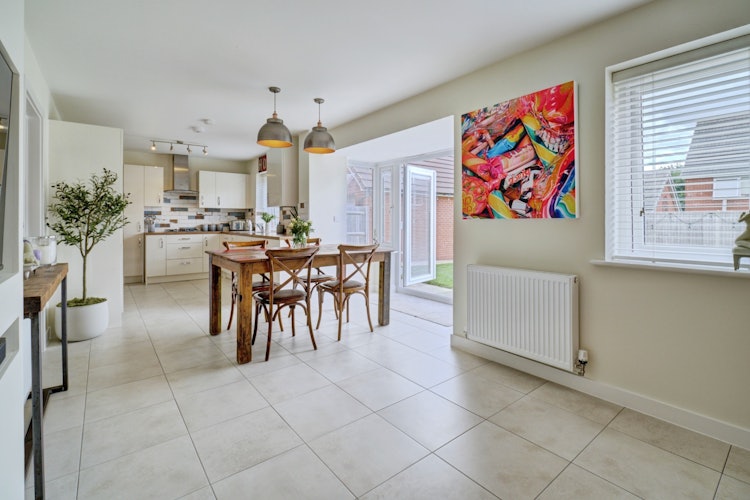 4 bedroom detached house