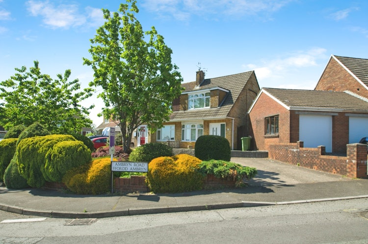 3 bedroom semi-detached house