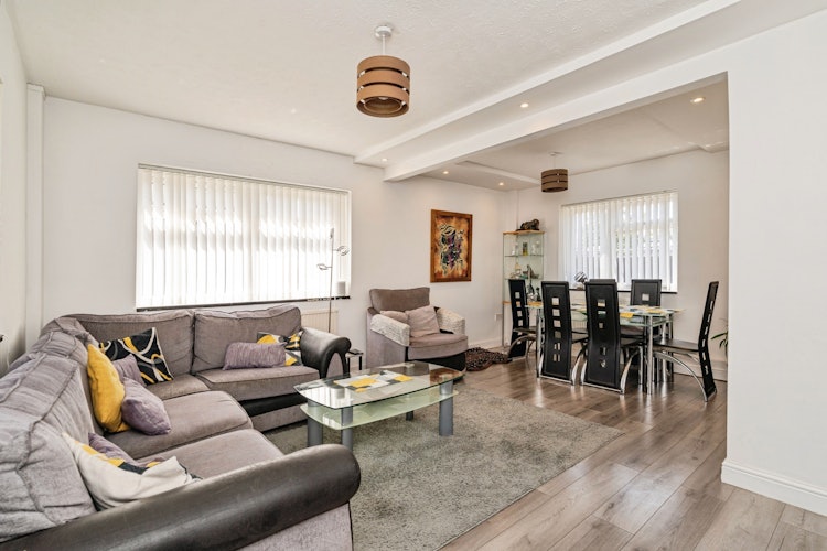3 bedroom detached house