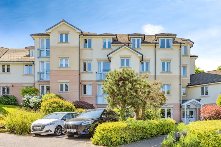 2 bedroom flat