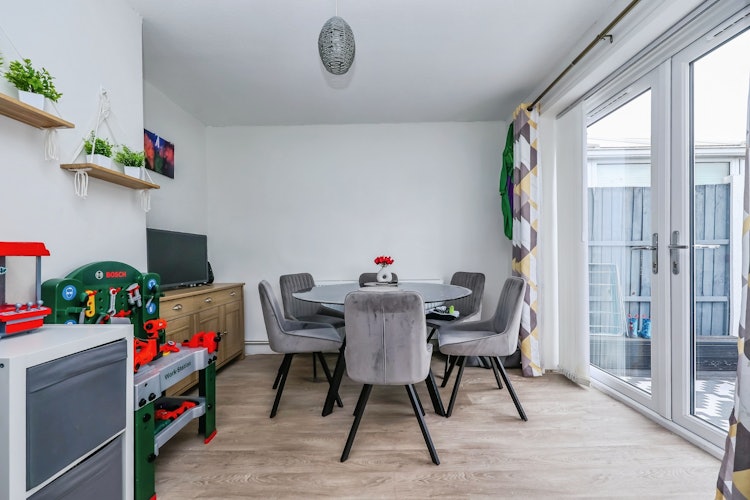 3 bedroom semi-detached house