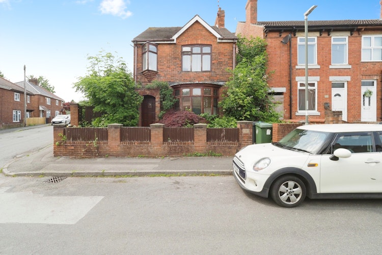 3 bedroom detached house