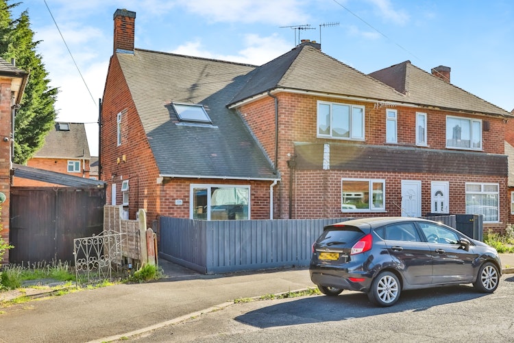 2 bedroom maisonette