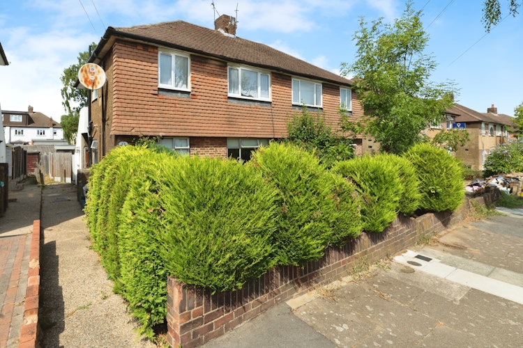 2 bedroom ground floor maisonette