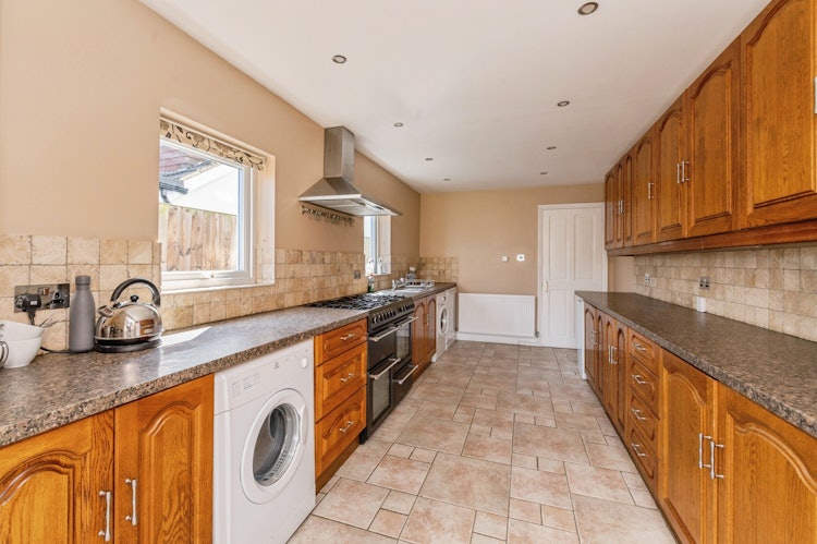 4 bedroom detached house