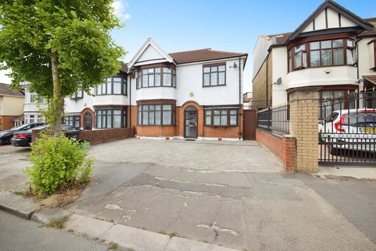 5 bedroom semi-detached house
