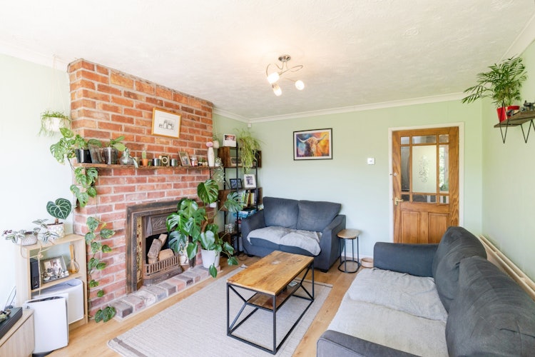 3 bedroom detached house