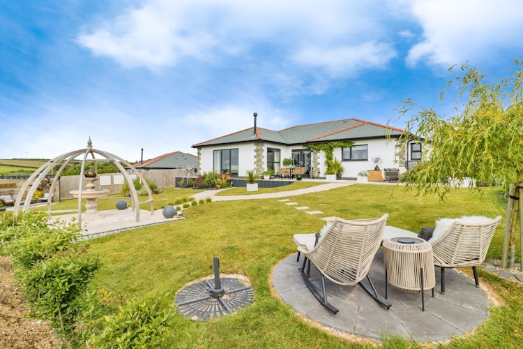 3 bedroom detached bungalow