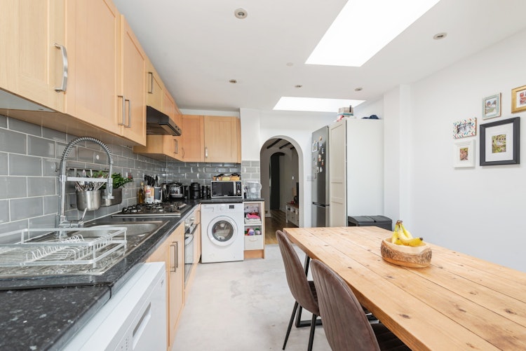 3 bedroom end of terrace house