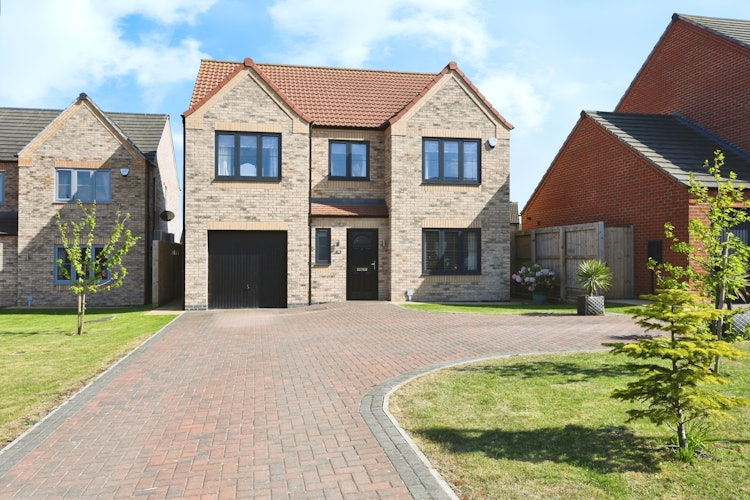 4 bedroom detached house