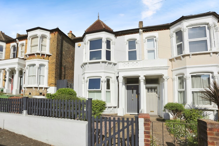 2 bedroom ground floor flat