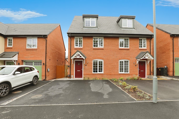 3 bedroom semi-detached house