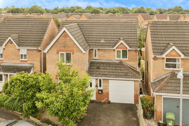 4 bedroom detached house