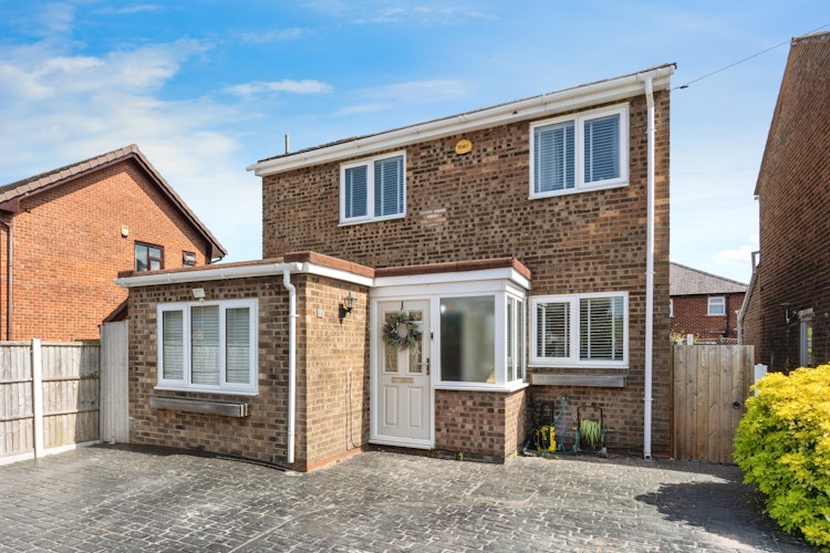 4 bedroom detached house