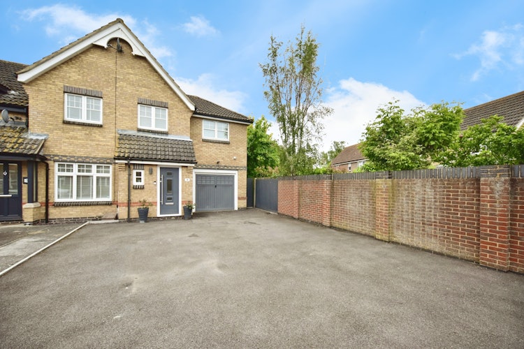 4 bedroom semi-detached house