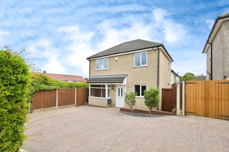3 bedroom detached house