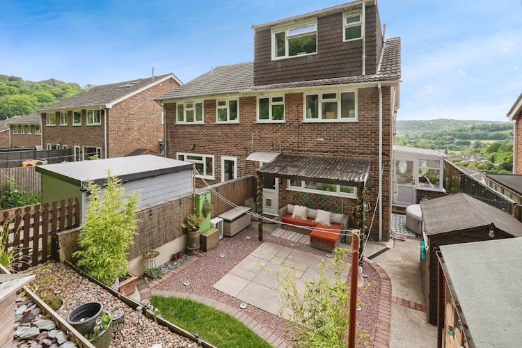 4 bedroom semi-detached house