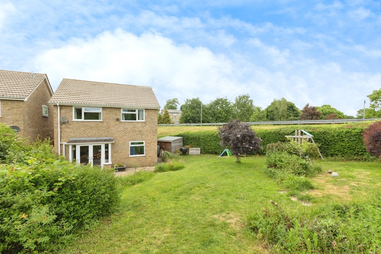 4 bedroom detached house