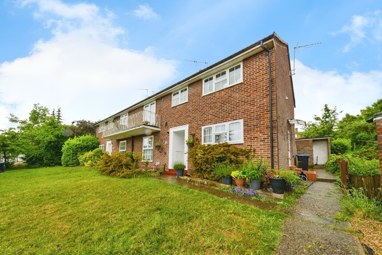 2 bedroom maisonette