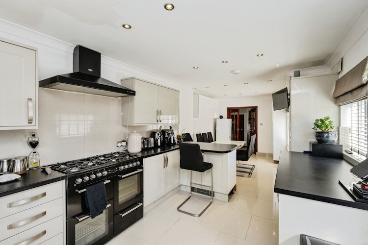 3 bedroom semi-detached house