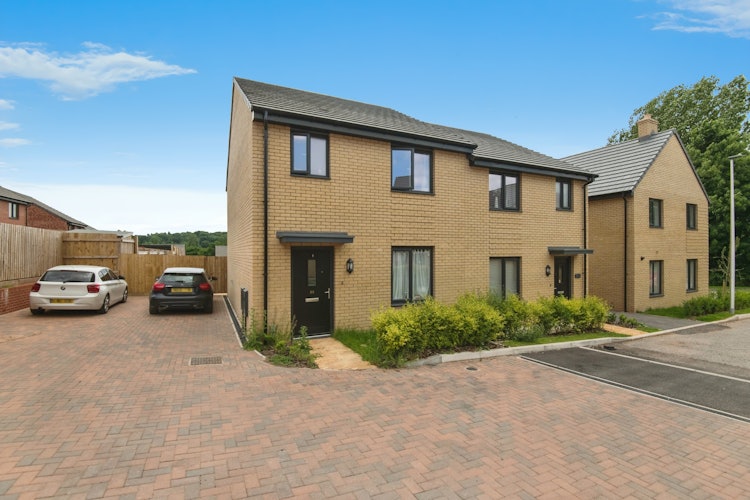 3 bedroom semi-detached house