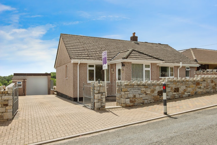 3 bedroom detached bungalow