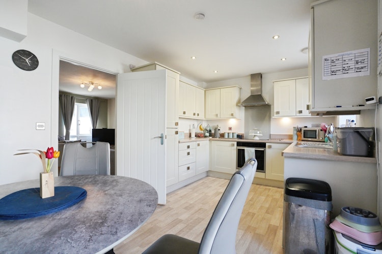 4 bedroom semi-detached house