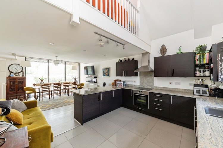 3 bedroom end of terrace house