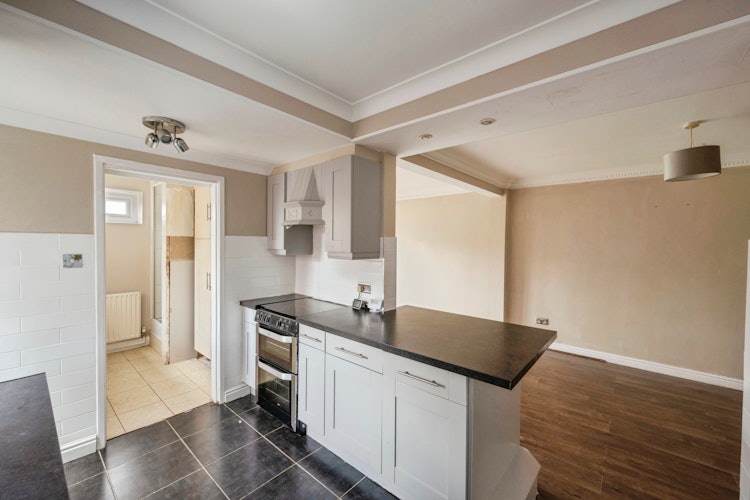 4 bedroom semi-detached house