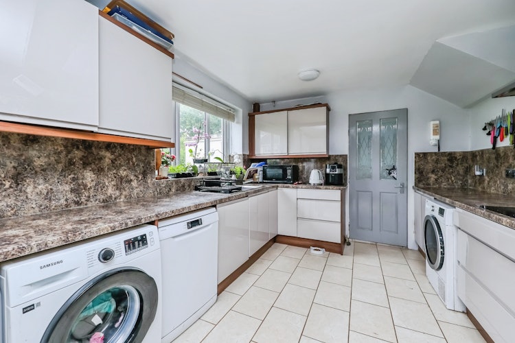 3 bedroom semi-detached house