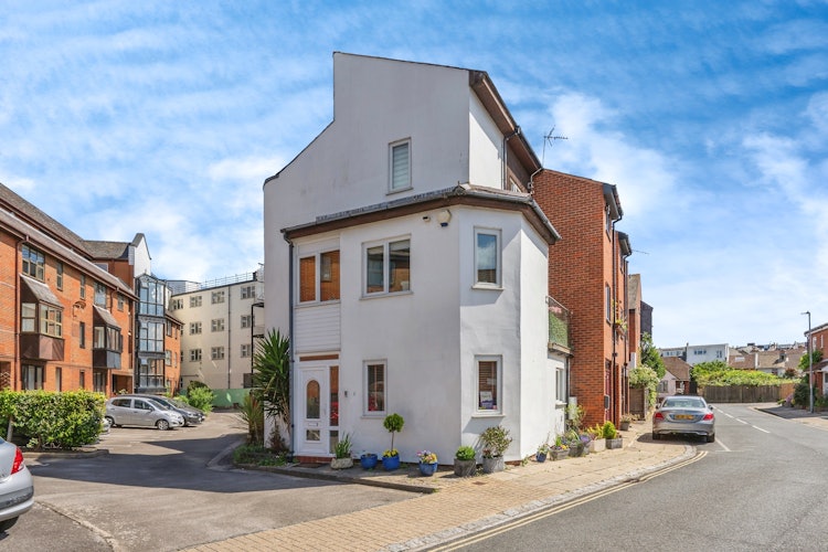 3 bedroom town house