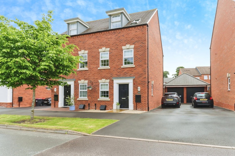 3 bedroom semi-detached house