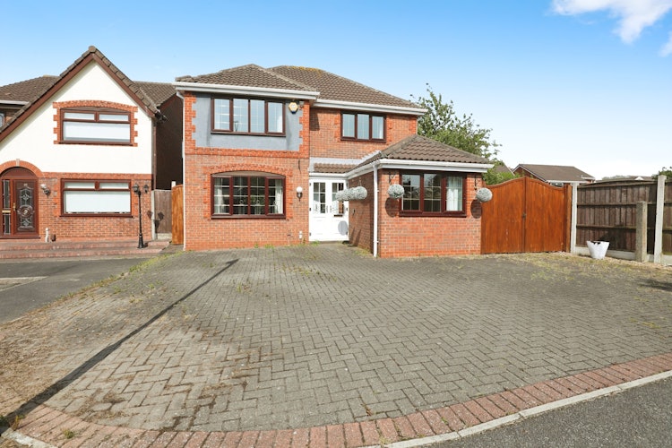 4 bedroom detached house
