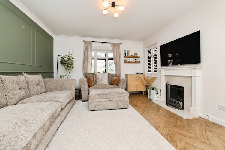 4 bedroom detached house