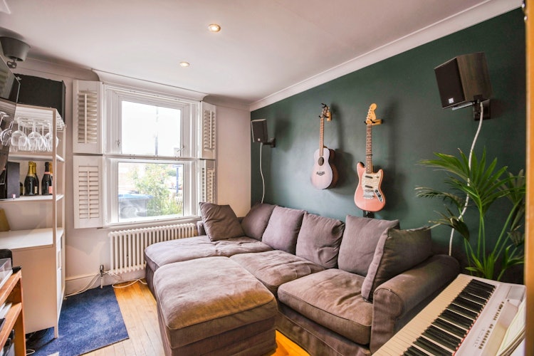 2 bedroom end of terrace house