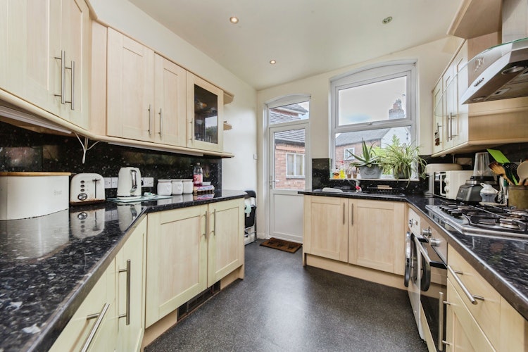 3 bedroom detached house