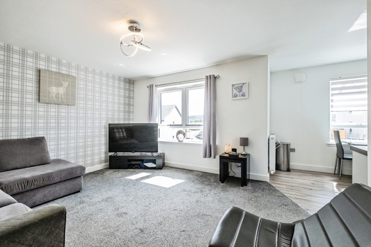 2 bedroom maisonette