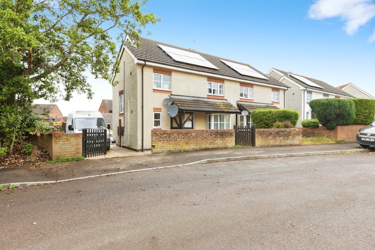 3 bedroom semi-detached house