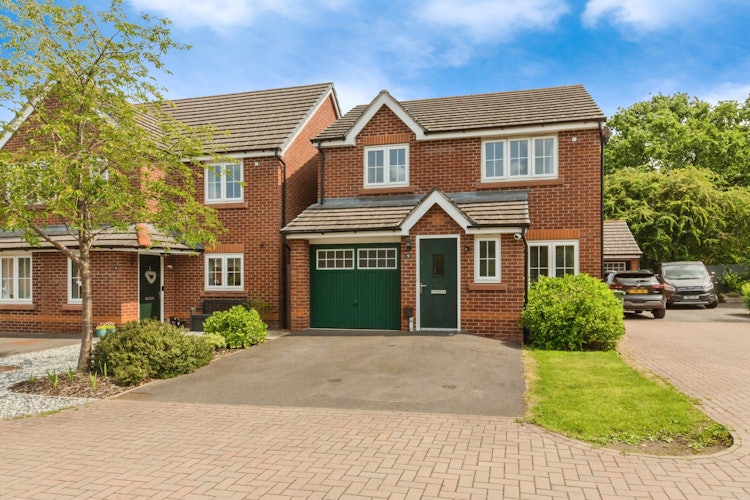 3 bedroom detached house