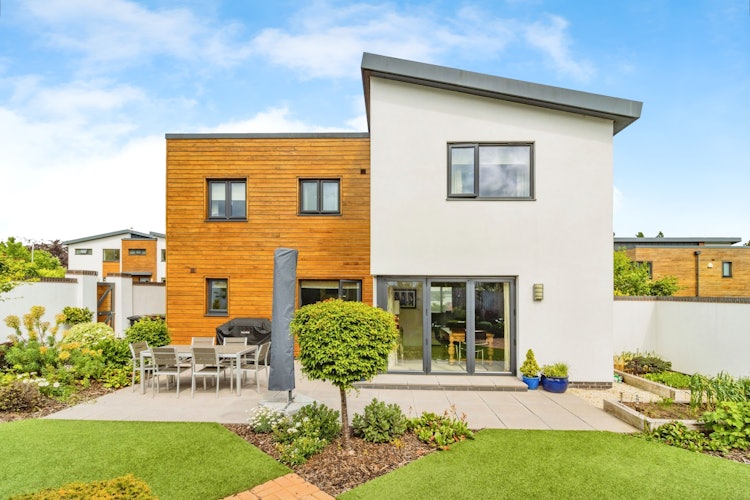 4 bedroom detached house