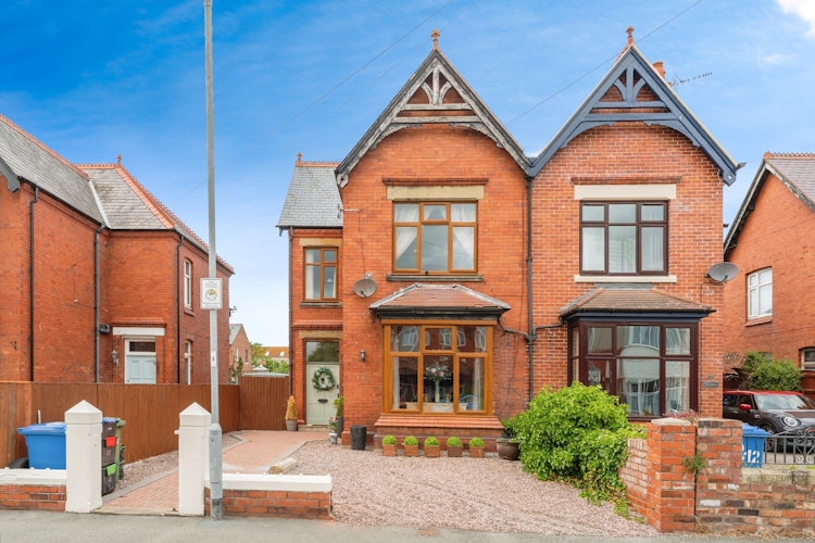 5 bedroom semi-detached house