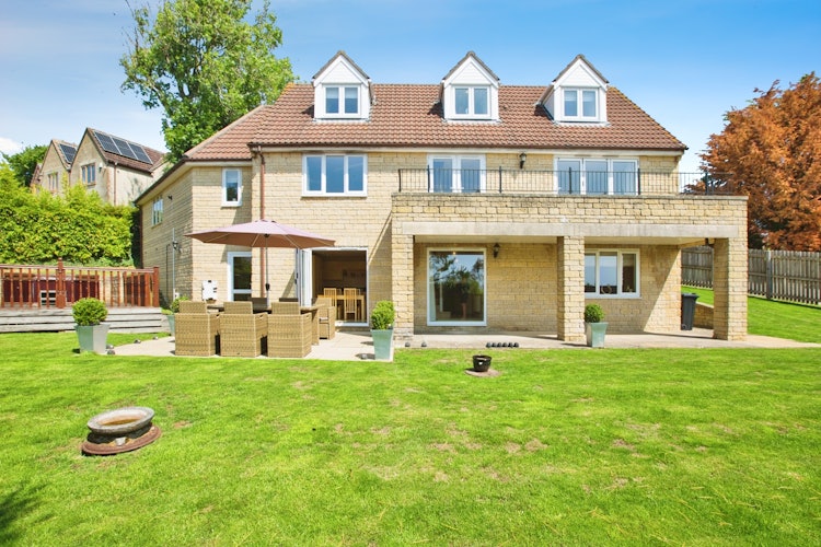 4 bedroom detached house