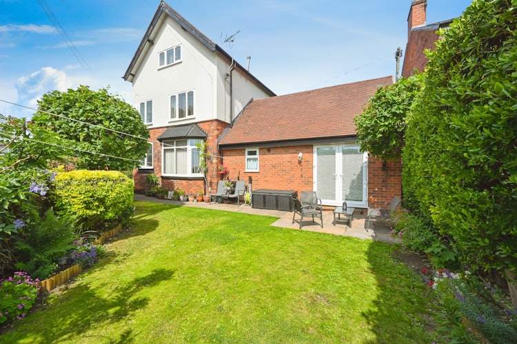 4 bedroom detached house