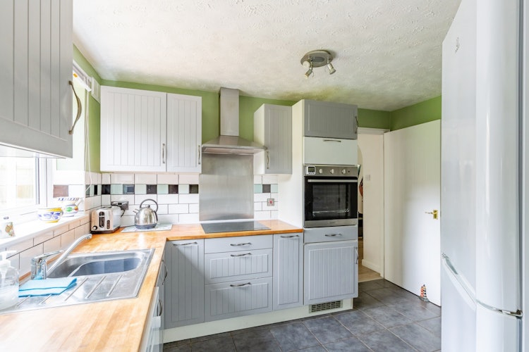 4 bedroom detached house