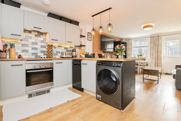 2 bedroom terraced house