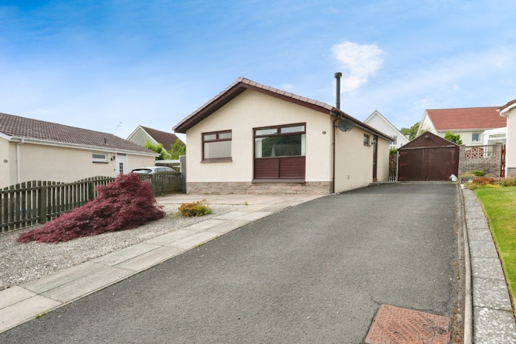 2 bedroom detached house