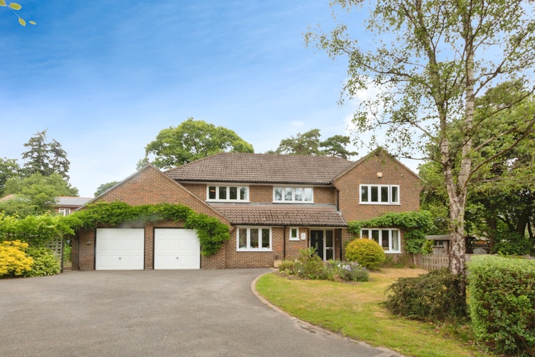 4 bedroom detached house